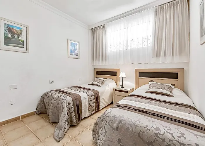 La Mar Puerto de Santiago (Tenerife)